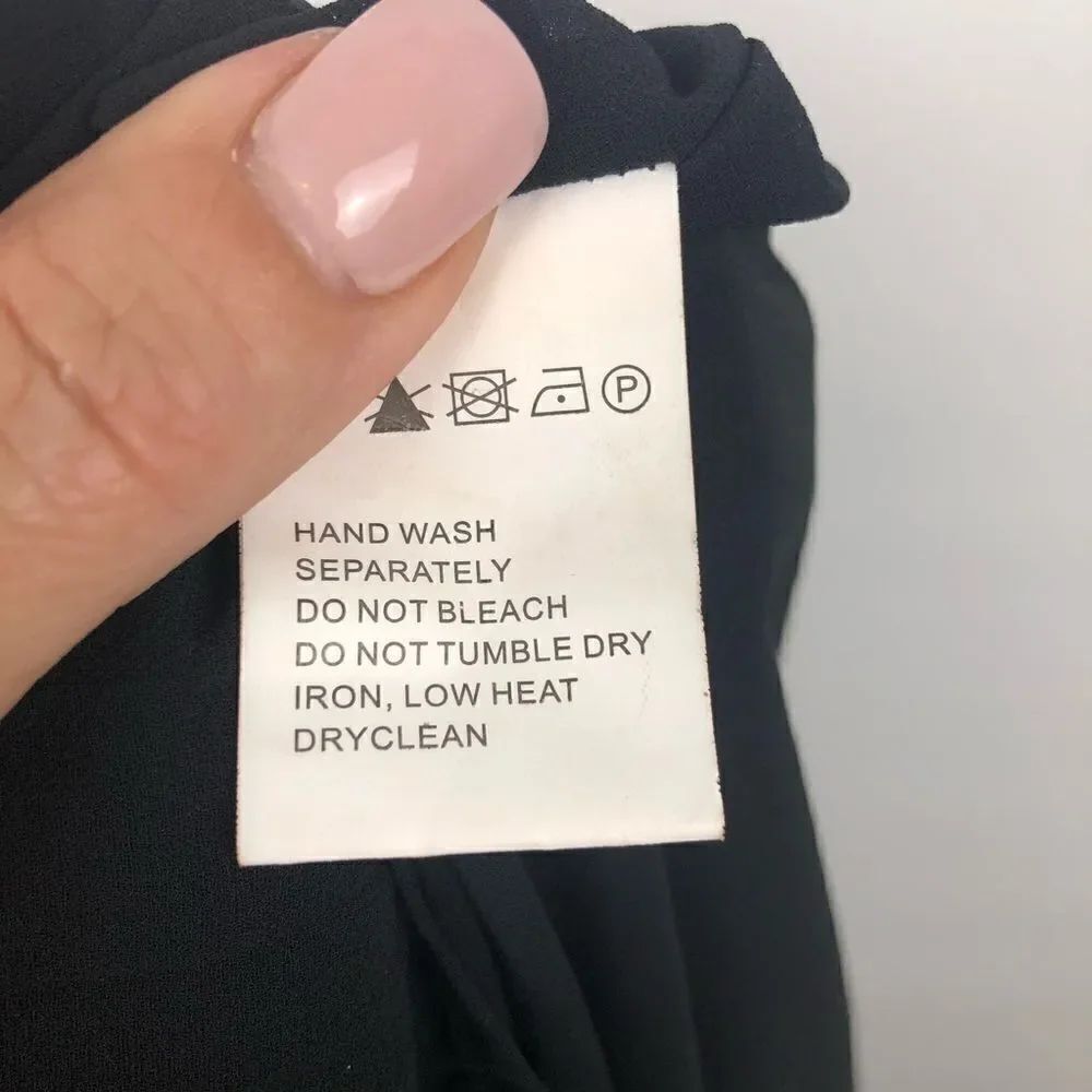 Glamorous pleated little black dress - Picture 7 of 13